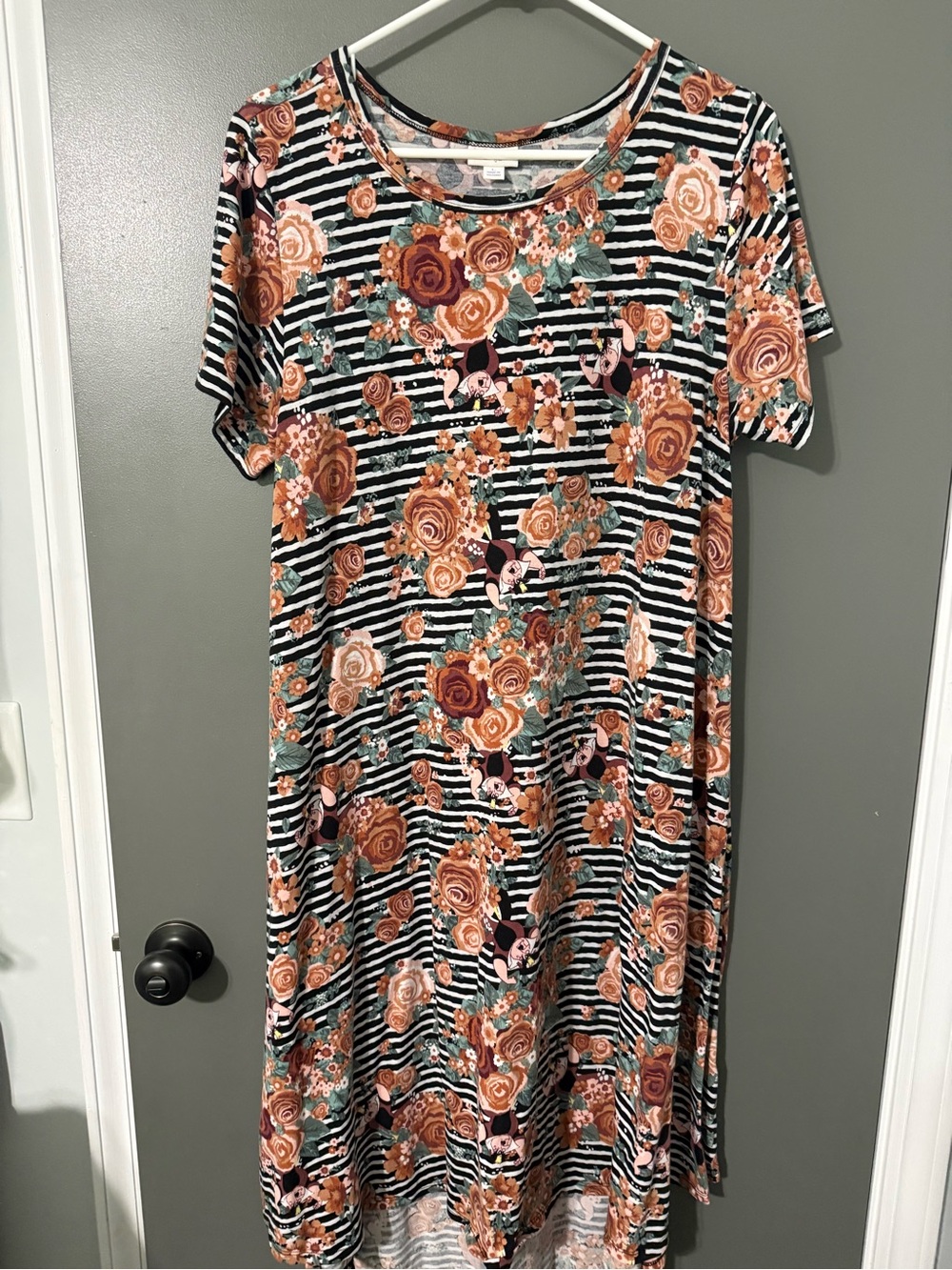Lularoe Disney Queen of Hearts Carly Dress